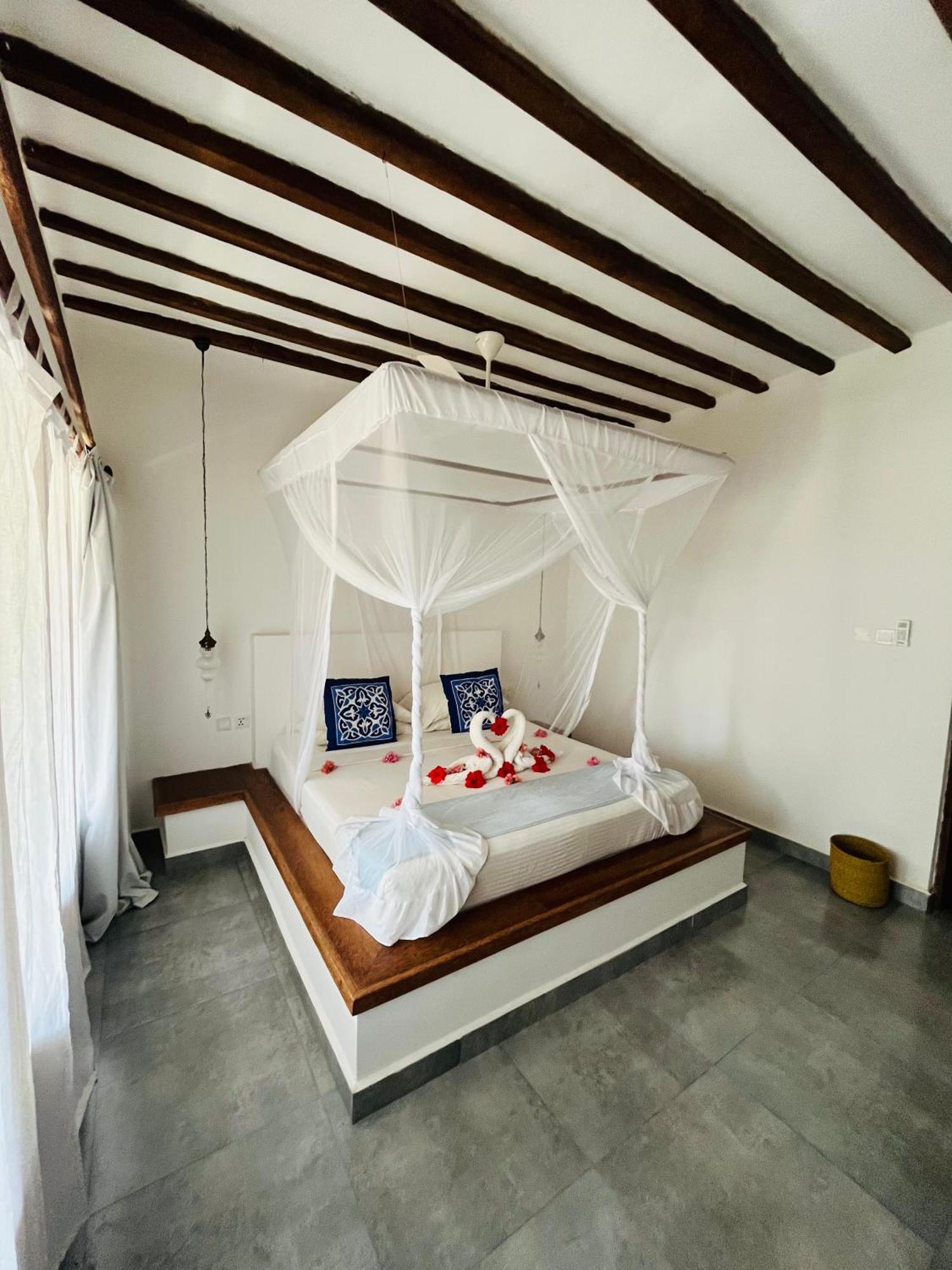Miti Beach Bungalows Нунгви Экстерьер фото